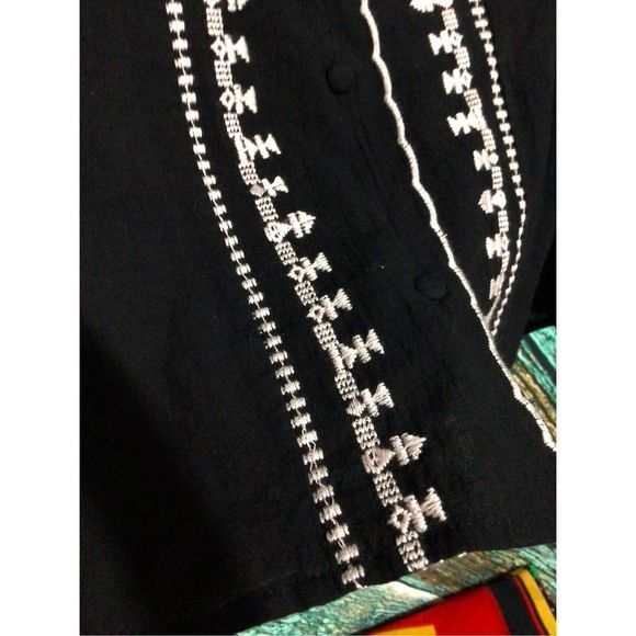 NWT ESLEY Bohemian Boho Top Black With White Embroidery Size Small - Picture 5 of 10